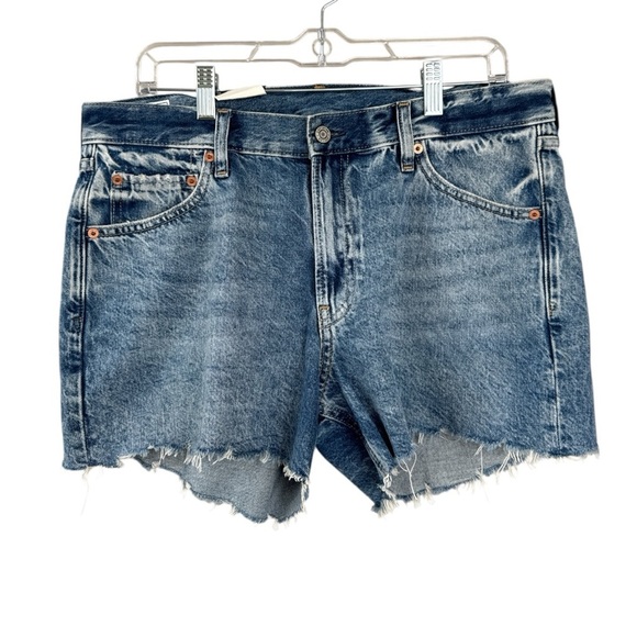 Gap Low Stride Short Size 30 Low Rise NWT - Picture 1 of 4